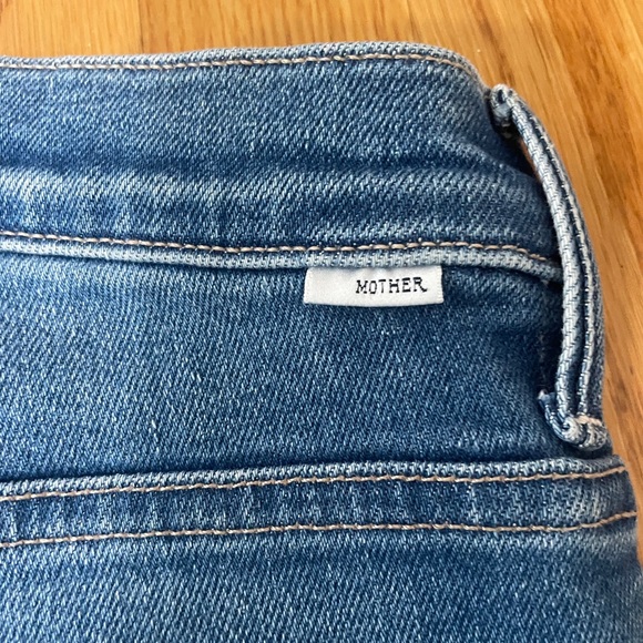 MOTHER the weekender Blue Flare Jeans in Layover Wash - Picture 6 of 11